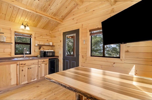 About (old template) 698b807d30a5e393994ac386_cabin3